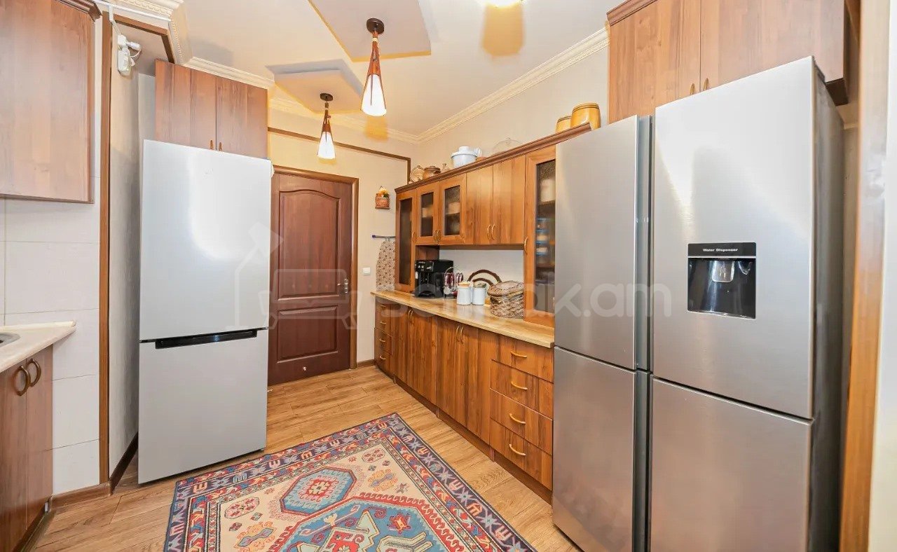 3 Սենյականոց Բնակարան Քարե Շենքում, 95քմ, 5/5 հարկ, Կապիտալ Վերանորոգված