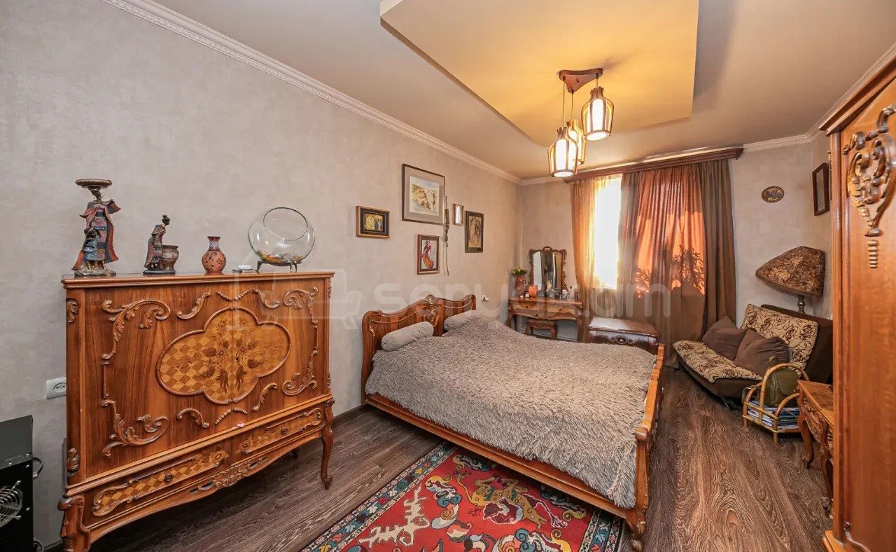 3 Սենյականոց Բնակարան Քարե Շենքում, 95քմ, 5/5 հարկ, Կապիտալ Վերանորոգված