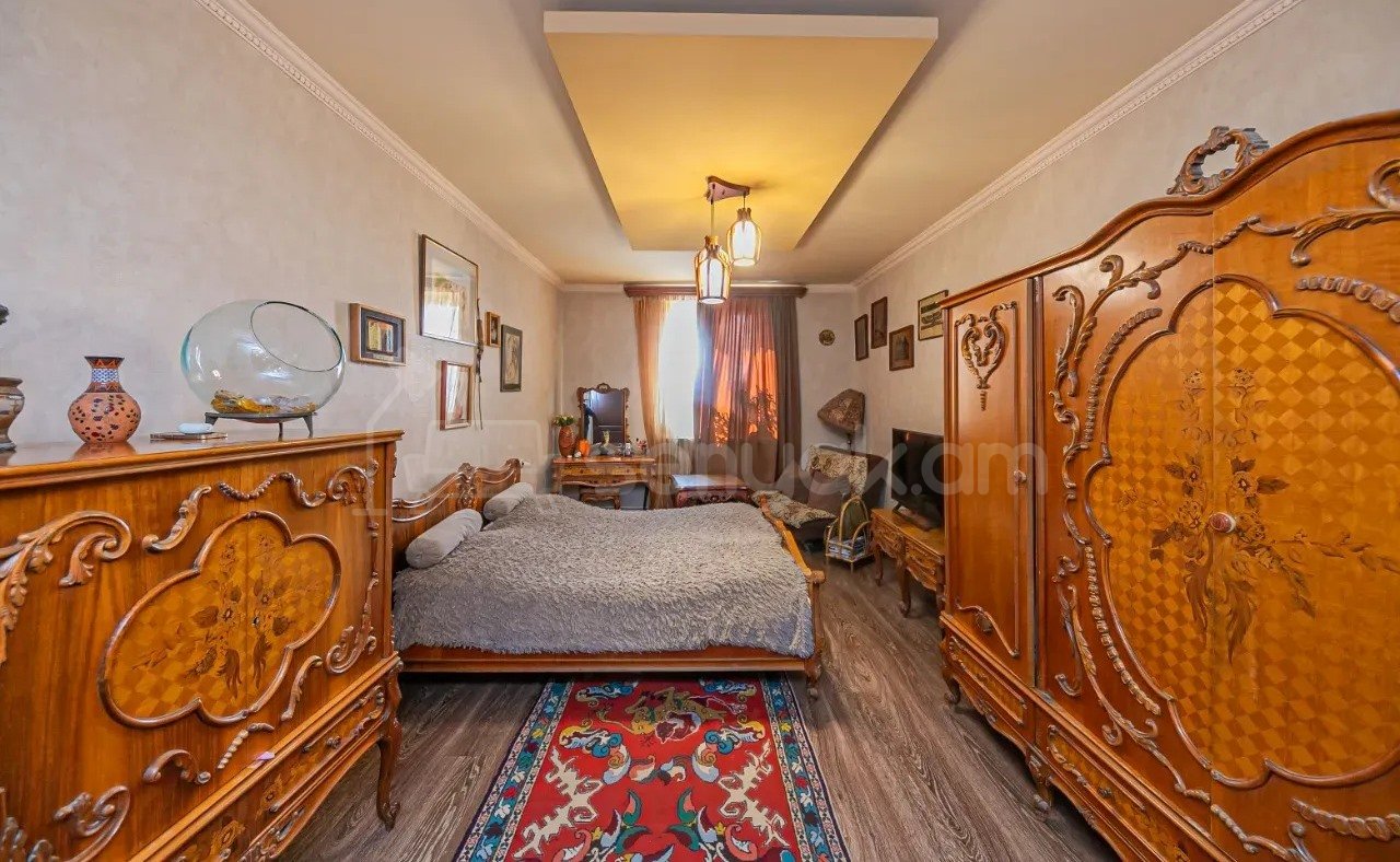 3 Սենյականոց Բնակարան Քարե Շենքում, 95քմ, 5/5 հարկ, Կապիտալ Վերանորոգված