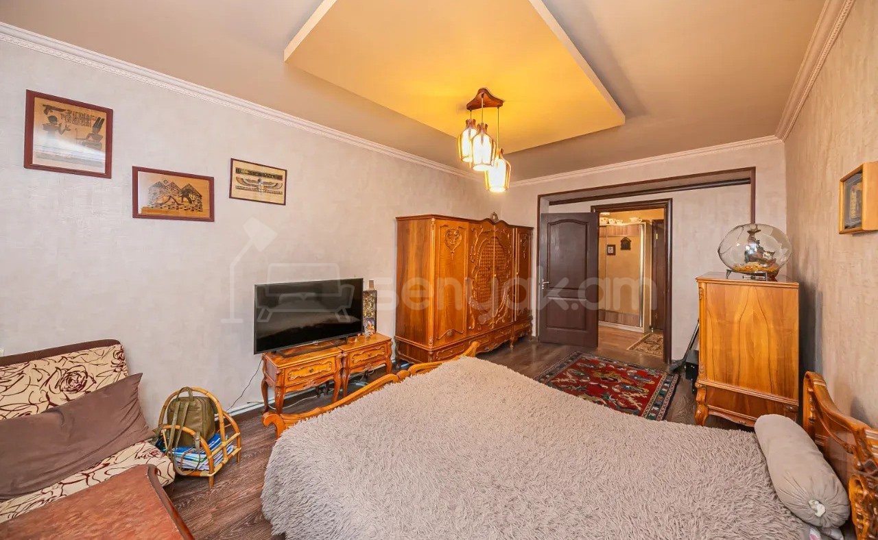 3 Սենյականոց Բնակարան Քարե Շենքում, 95քմ, 5/5 հարկ, Կապիտալ Վերանորոգված