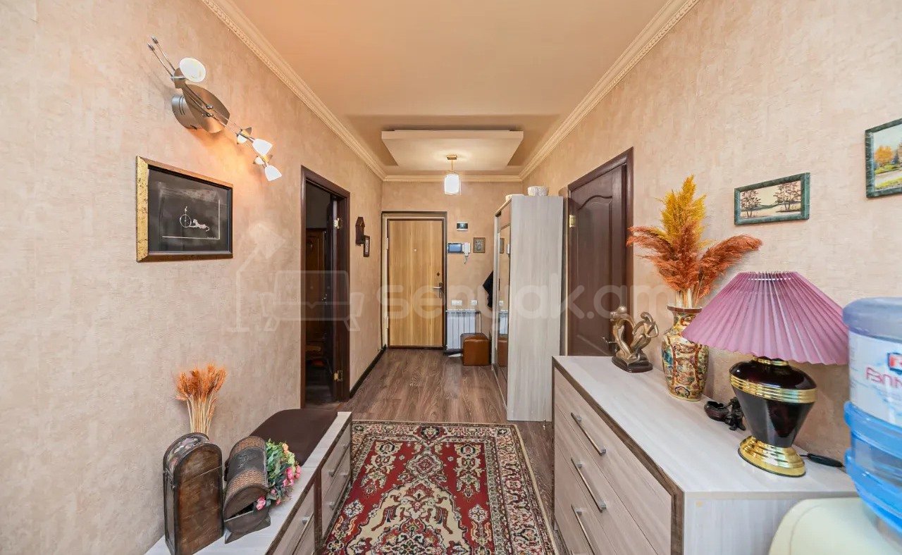 3 Սենյականոց Բնակարան Քարե Շենքում, 95քմ, 5/5 հարկ, Կապիտալ Վերանորոգված