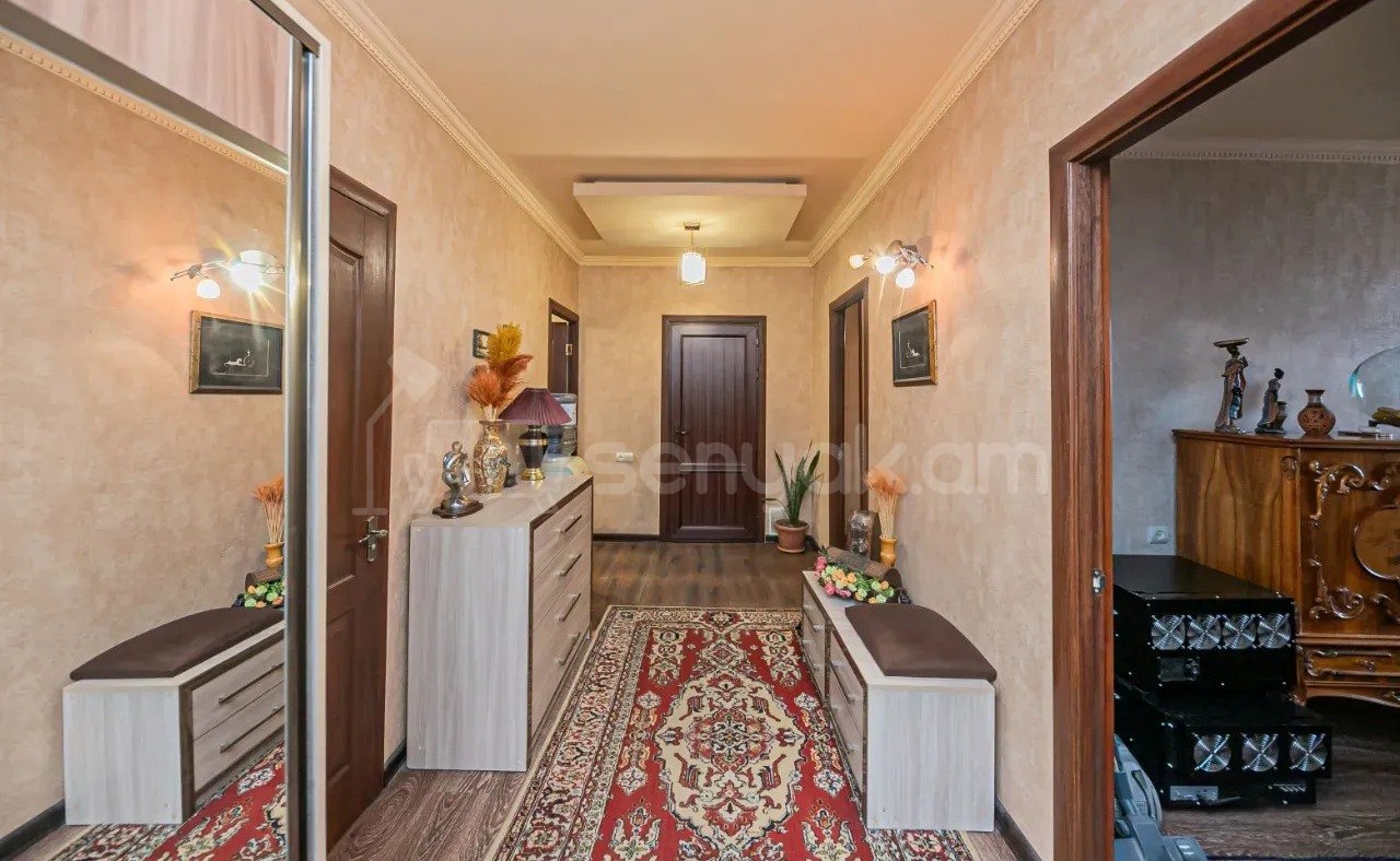 3 Սենյականոց Բնակարան Քարե Շենքում, 95քմ, 5/5 հարկ, Կապիտալ Վերանորոգված