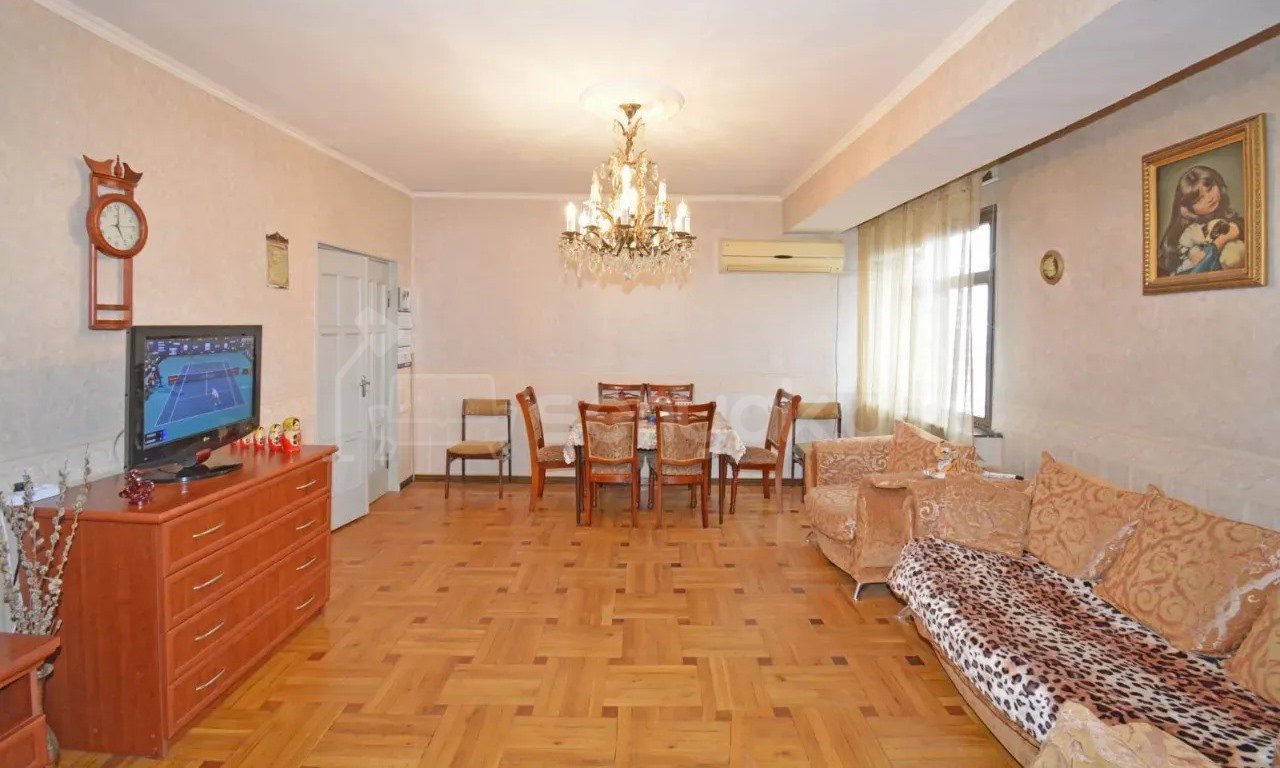 3 Սենյականոց Բնակարան, 82քմ, 9/14 հարկ, Նորմալ Վիճակում