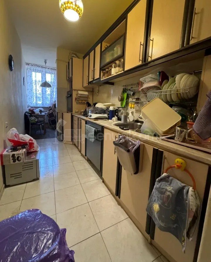 3 Սենյականոց Բնակարան Քարե Շենքում, 63քմ, 3/5 հարկ, Նորմալ Վիճակում