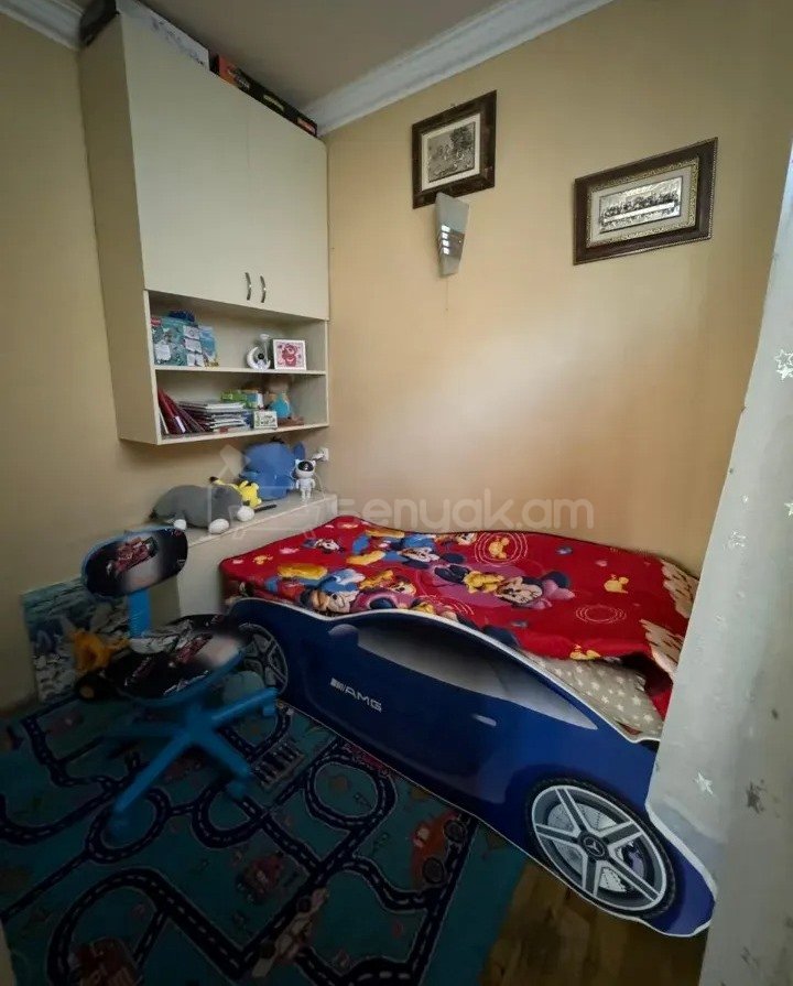 3 Սենյականոց Բնակարան Քարե Շենքում, 63քմ, 3/5 հարկ, Նորմալ Վիճակում