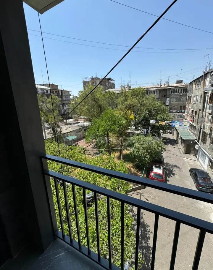 3 Սենյականոց Բնակարան Քարե Շենքում, 78քմ, 3/5 հարկ, Կապիտալ Վերանորոգված