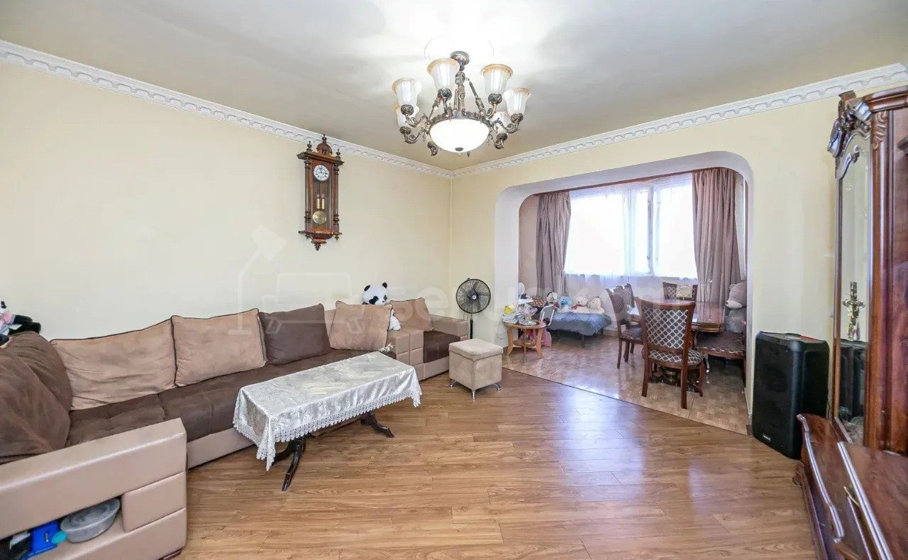 3 Սենյականոց Բնակարան Քարե Շենքում, 90քմ, 1/5 հարկ, Նորմալ Վիճակում