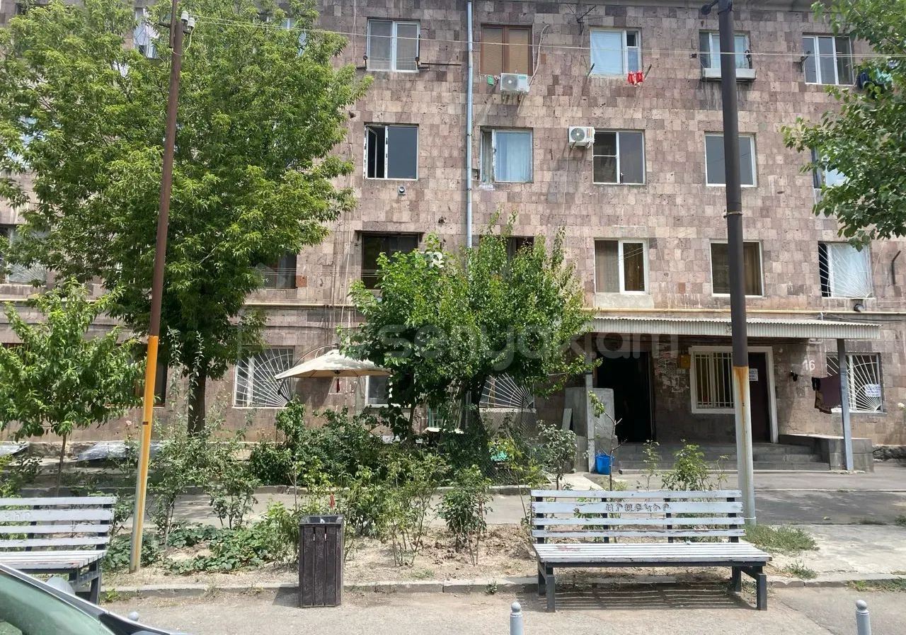 2 Սենյականոց Բնակարան Քարե Շենքում, 33քմ, 2/4 հարկ, Կապիտալ Վերանորոգված