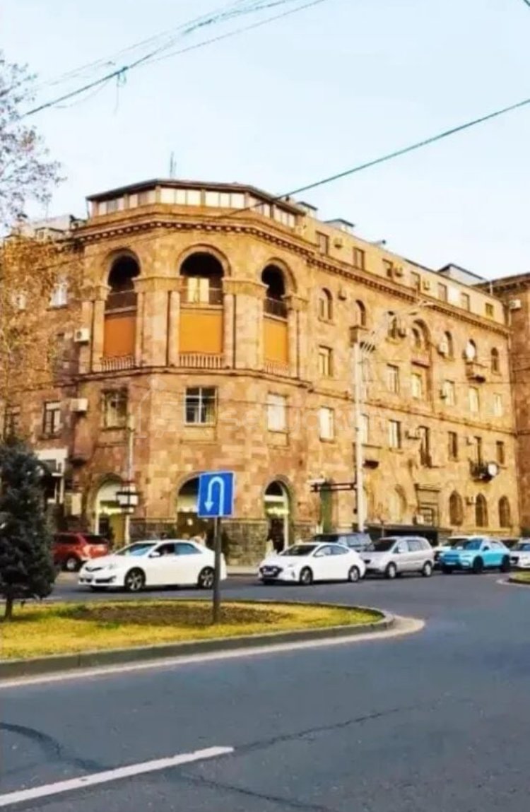 2 Սենյականոց Բնակարան Քարե Շենքում, 56քմ, 4/5 հարկ, Կապիտալ Վերանորոգված