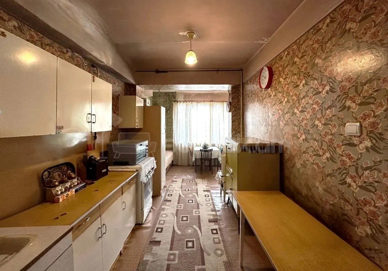 3 Սենյականոց Բնակարան, 88քմ, 1/12 հարկ, Նորմալ Վիճակում