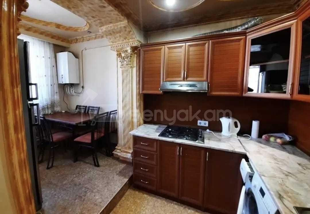 2 Սենյականոց Բնակարան Քարե Շենքում, 50քմ, 4/5 հարկ, Նորմալ Վիճակում, Կահավորված