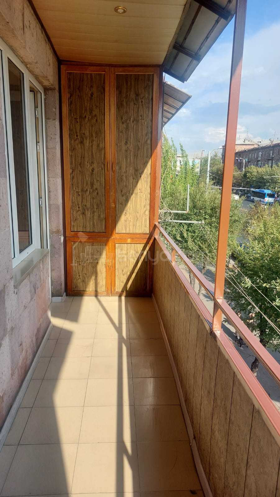 2 Սենյականոց Բնակարան Քարե Շենքում, 38քմ, 3/5 հարկ, Կապիտալ Վերանորոգված, Կահավորված, Արևկող