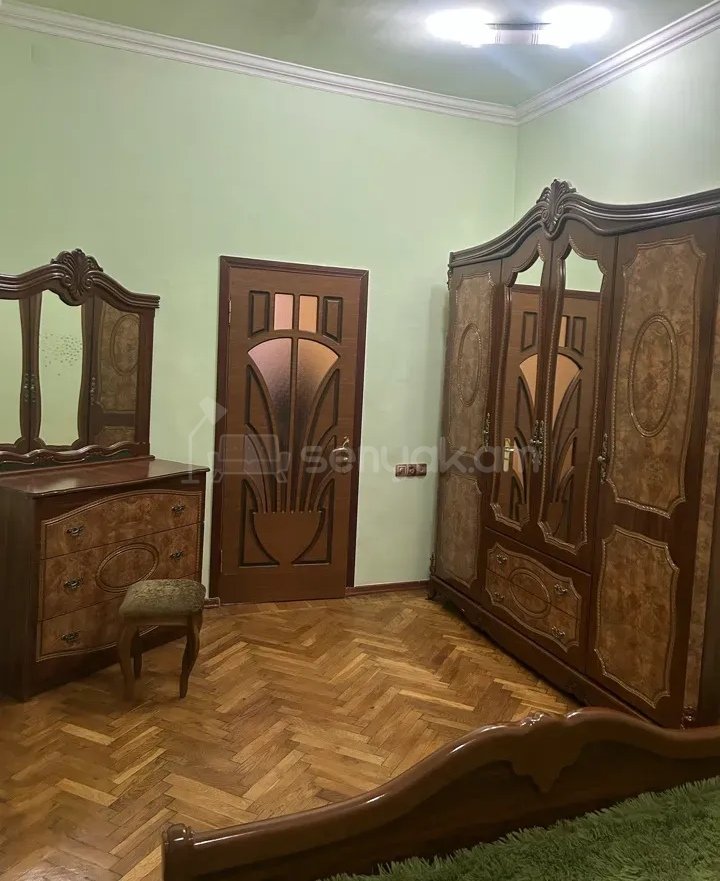 2 Սենյականոց Բնակարան Քարե Շենքում, 50քմ, 2/4 հարկ, Նորմալ Վիճակում, Կահավորված, Արևկող