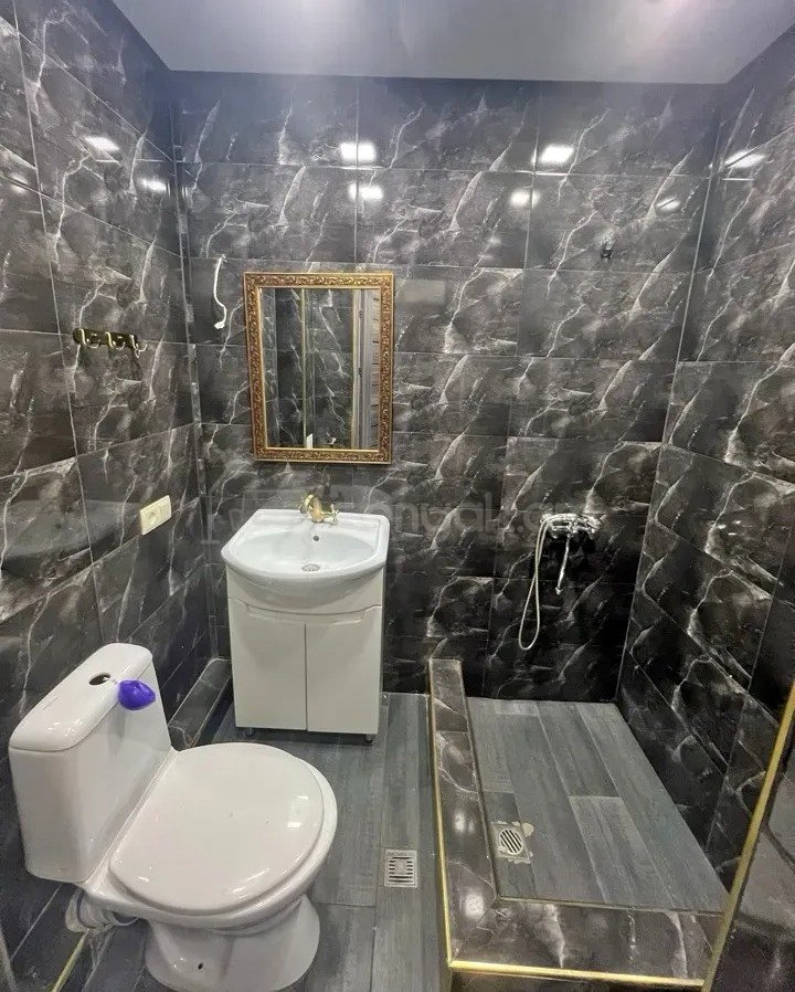 2 Սենյականոց Բնակարան Քարե Շենքում, 42քմ, 2/8 հարկ, Կապիտալ Վերանորոգված