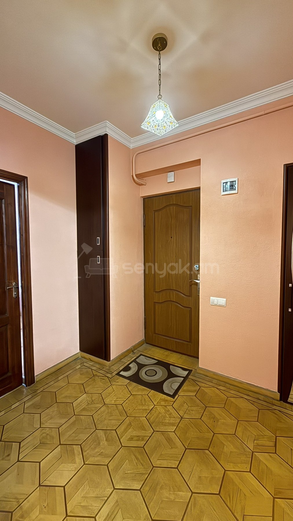 3 Սենյականոց Բնակարան Քարե Շենքում, 73քմ, 3/5 հարկ, Նորմալ Վիճակում