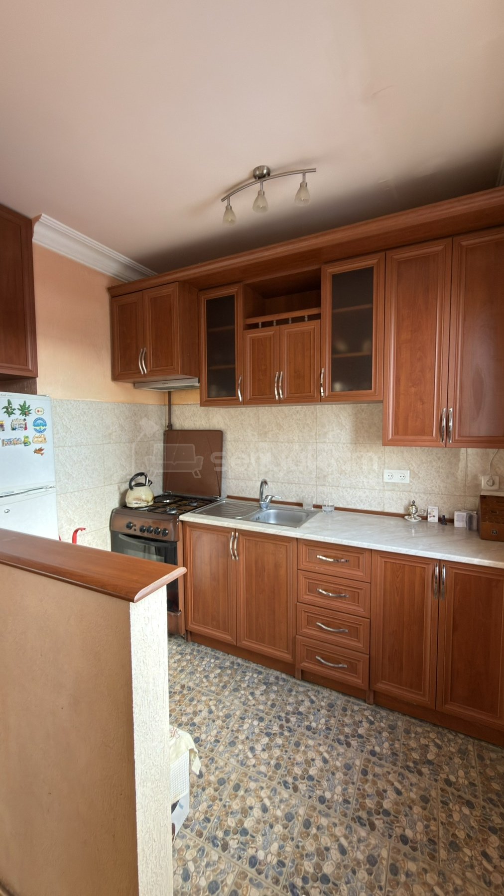 3 Սենյականոց Բնակարան Քարե Շենքում, 73քմ, 3/5 հարկ, Նորմալ Վիճակում