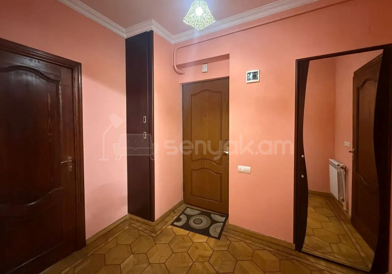 3 Սենյականոց Բնակարան Քարե Շենքում, 75քմ, 3/5 հարկ, Նորմալ Վիճակում