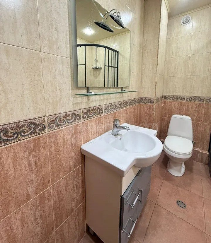 3 Սենյականոց Բնակարան Քարե Շենքում, 75քմ, 3/5 հարկ, Նորմալ Վիճակում