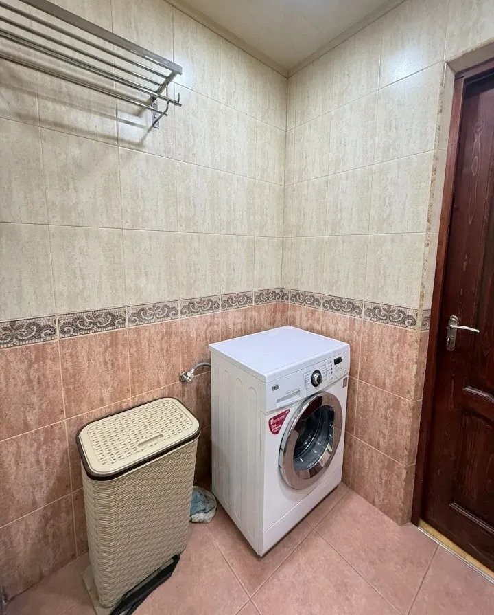 3 Սենյականոց Բնակարան Քարե Շենքում, 75քմ, 3/5 հարկ, Նորմալ Վիճակում