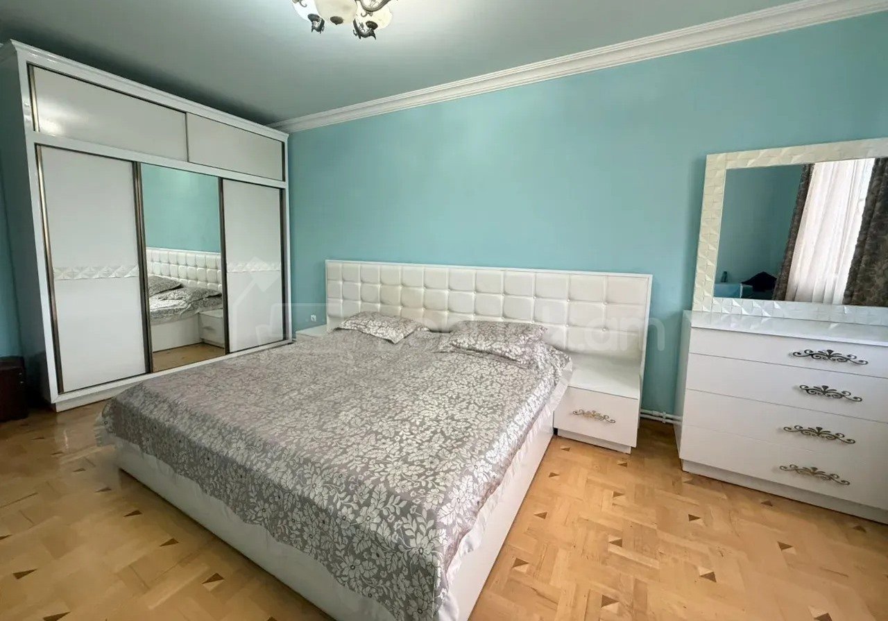 3 Սենյականոց Բնակարան Քարե Շենքում, 75քմ, 3/5 հարկ, Նորմալ Վիճակում