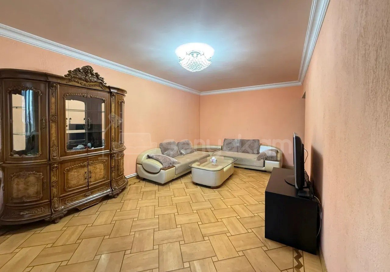 3 Սենյականոց Բնակարան Քարե Շենքում, 75քմ, 3/5 հարկ, Նորմալ Վիճակում