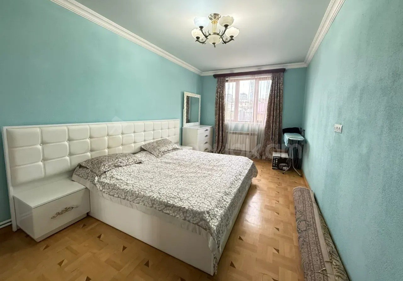 3 Սենյականոց Բնակարան Քարե Շենքում, 75քմ, 3/5 հարկ, Նորմալ Վիճակում