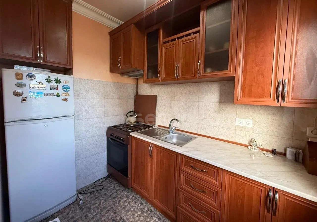 3 Սենյականոց Բնակարան Քարե Շենքում, 75քմ, 3/5 հարկ, Նորմալ Վիճակում