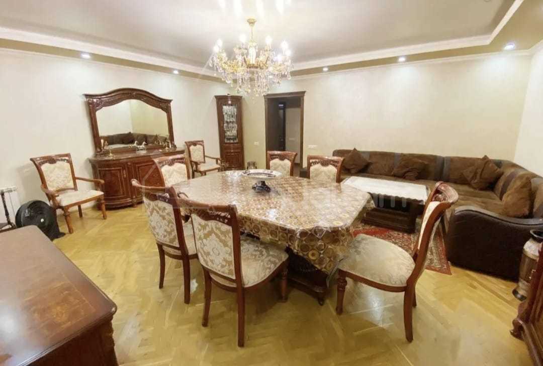 4 Սենյականոց Բնակարան Քարե Շենքում, 73քմ, 1/5 հարկ, Կապիտալ Վերանորոգված