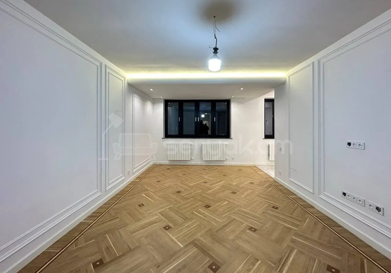 3 Սենյականոց Բնակարան Քարե Շենքում, 82քմ, 5/5 հարկ, Նորմալ Վիճակում