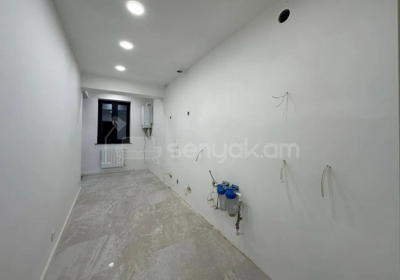 3 Սենյականոց Բնակարան Քարե Շենքում, 82քմ, 5/5 հարկ, Նորմալ Վիճակում