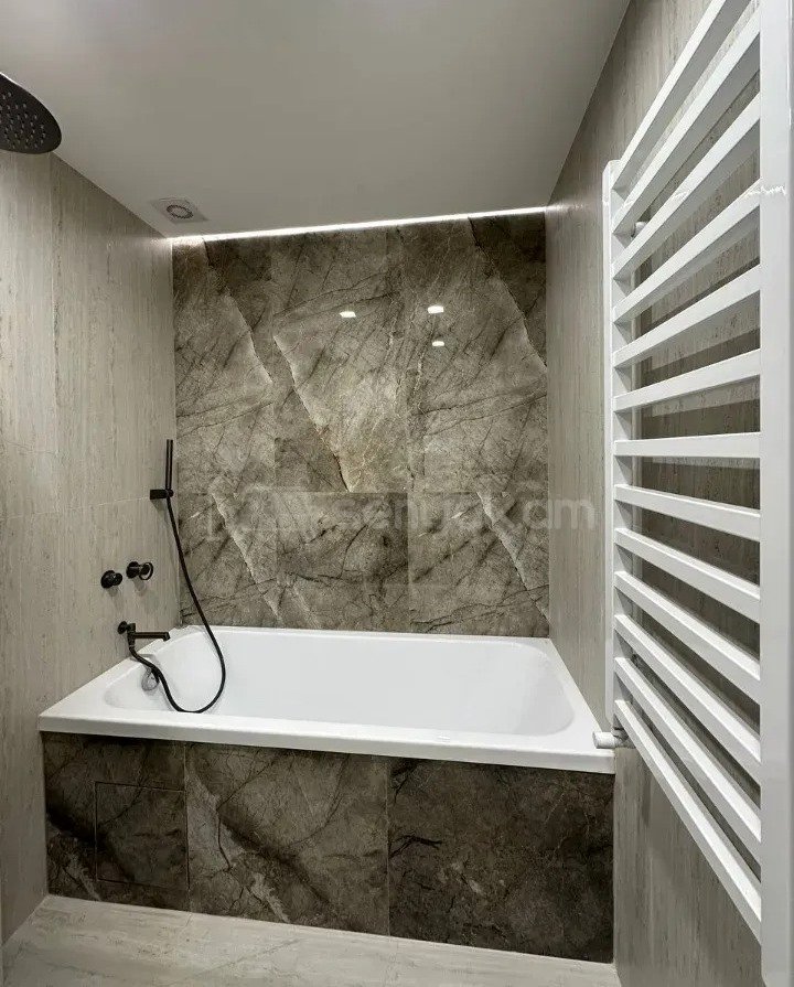 3 Սենյականոց Բնակարան Քարե Շենքում, 82քմ, 5/5 հարկ, Նորմալ Վիճակում