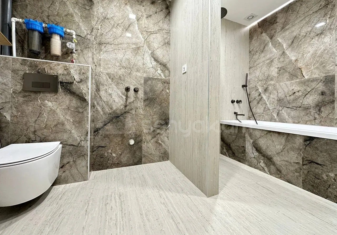 3 Սենյականոց Բնակարան Քարե Շենքում, 82քմ, 5/5 հարկ, Նորմալ Վիճակում