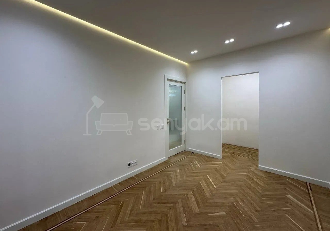 3 Սենյականոց Բնակարան Քարե Շենքում, 82քմ, 5/5 հարկ, Նորմալ Վիճակում