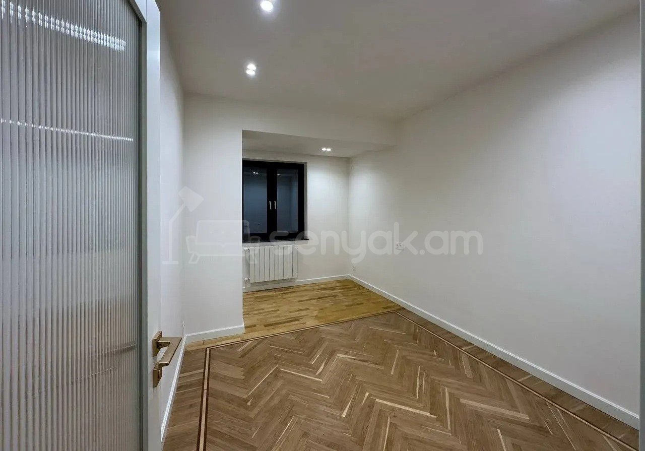 3 Սենյականոց Բնակարան Քարե Շենքում, 82քմ, 5/5 հարկ, Նորմալ Վիճակում