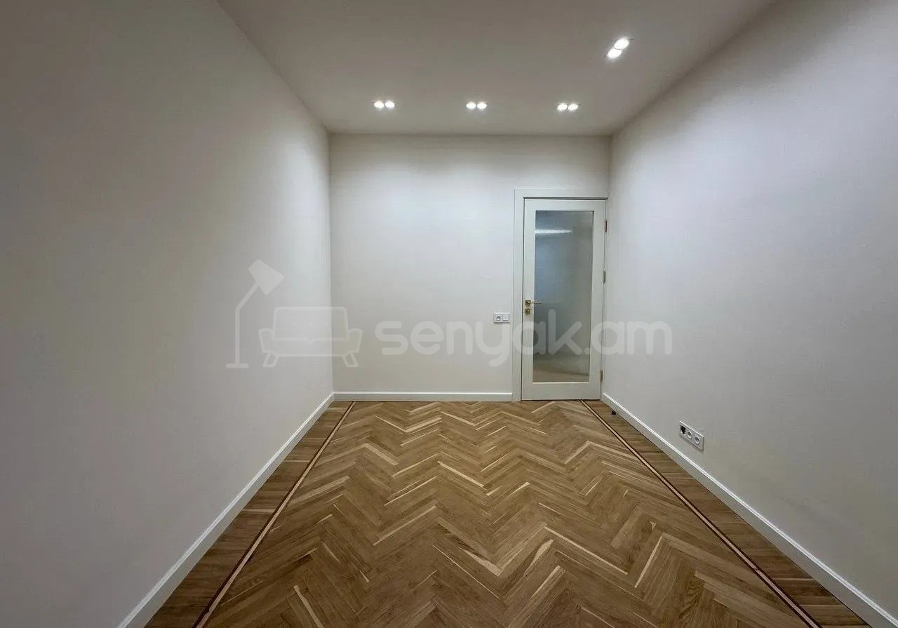 3 Սենյականոց Բնակարան Քարե Շենքում, 82քմ, 5/5 հարկ, Նորմալ Վիճակում