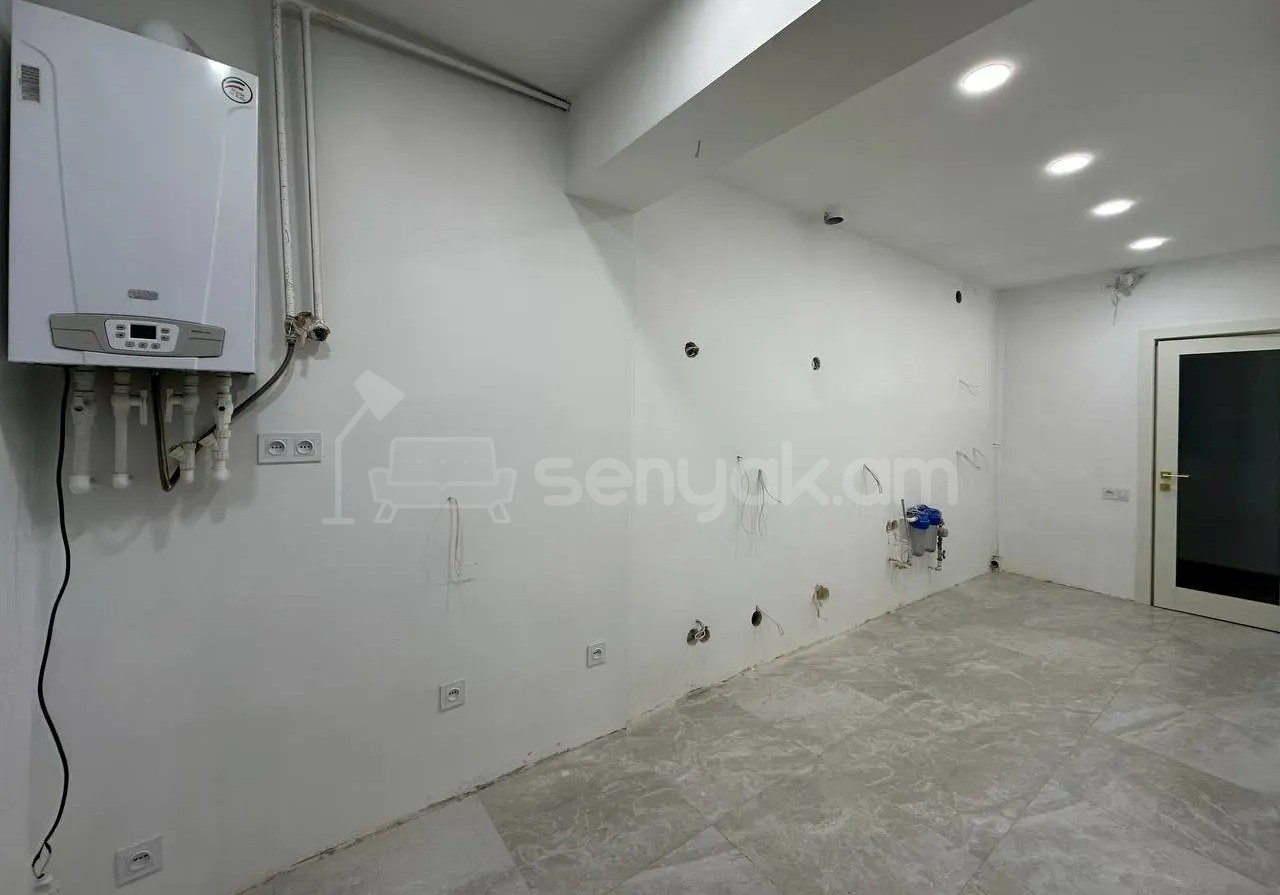 3 Սենյականոց Բնակարան Քարե Շենքում, 82քմ, 5/5 հարկ, Նորմալ Վիճակում