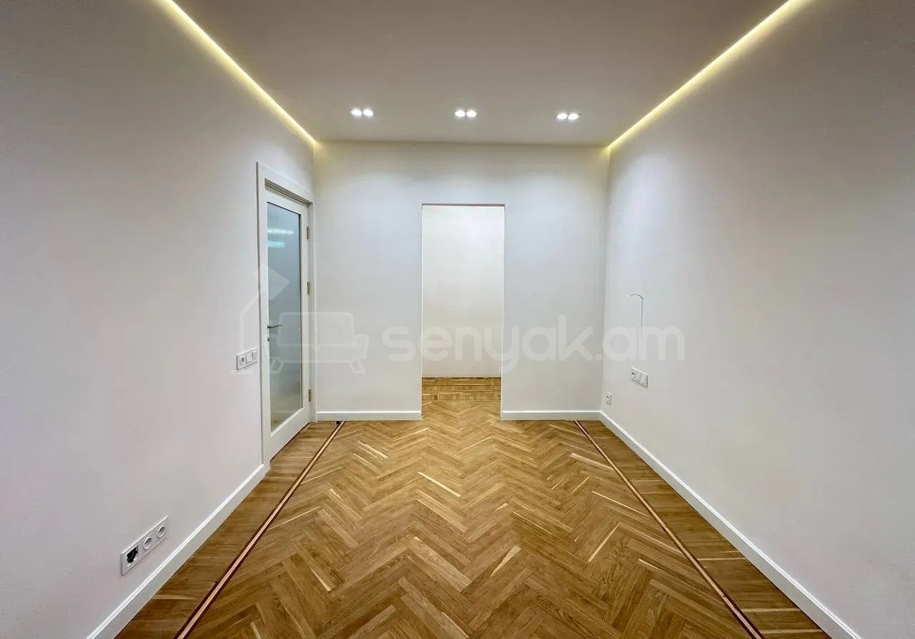 3 Սենյականոց Բնակարան Քարե Շենքում, 82քմ, 5/5 հարկ, Նորմալ Վիճակում