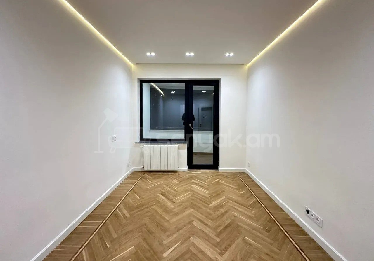 3 Սենյականոց Բնակարան Քարե Շենքում, 82քմ, 5/5 հարկ, Նորմալ Վիճակում