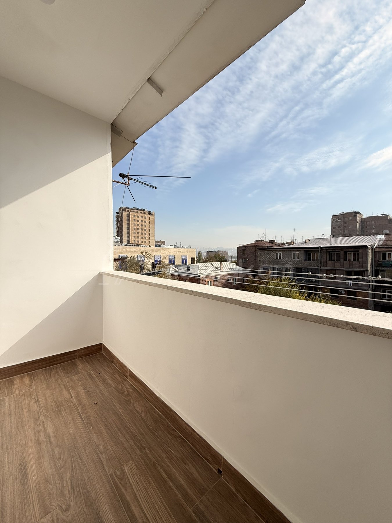 3 Սենյականոց Բնակարան Քարե Շենքում, 82քմ, 5/5 հարկ, Նորմալ Վիճակում