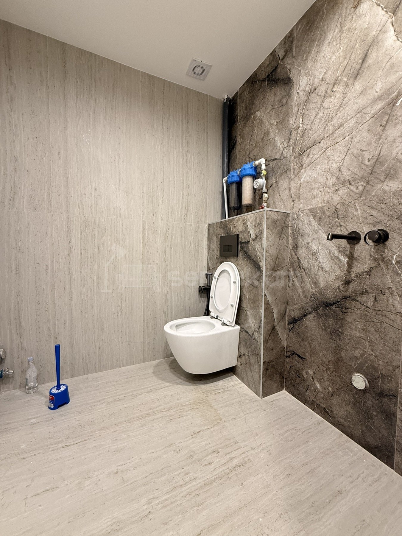 3 Սենյականոց Բնակարան Քարե Շենքում, 82քմ, 5/5 հարկ, Նորմալ Վիճակում