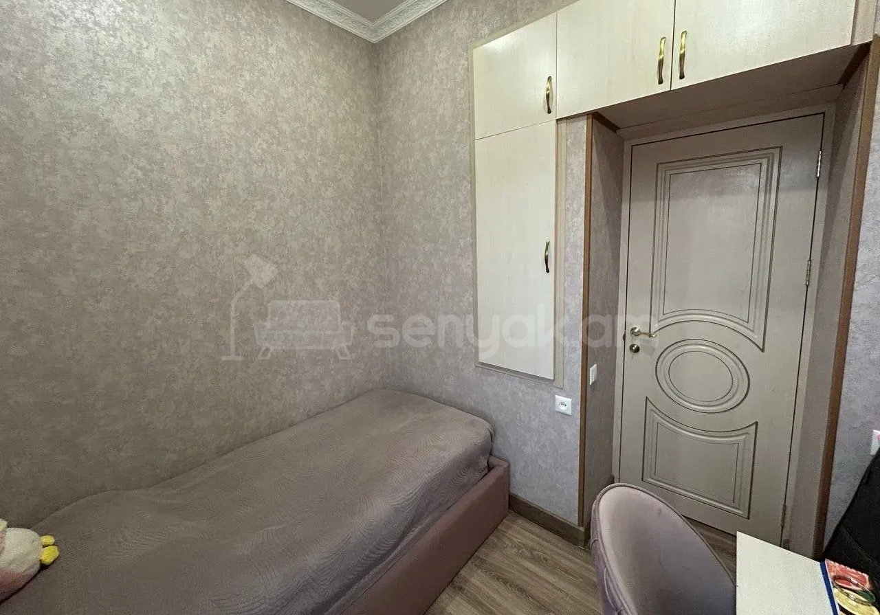 3 Սենյականոց Բնակարան Քարե Շենքում, 72քմ, 5/6 հարկ, Կապիտալ Վերանորոգված