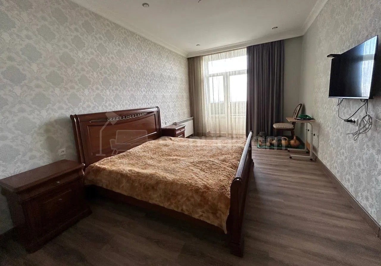 3 Սենյականոց Բնակարան Քարե Շենքում, 72քմ, 5/6 հարկ, Կապիտալ Վերանորոգված