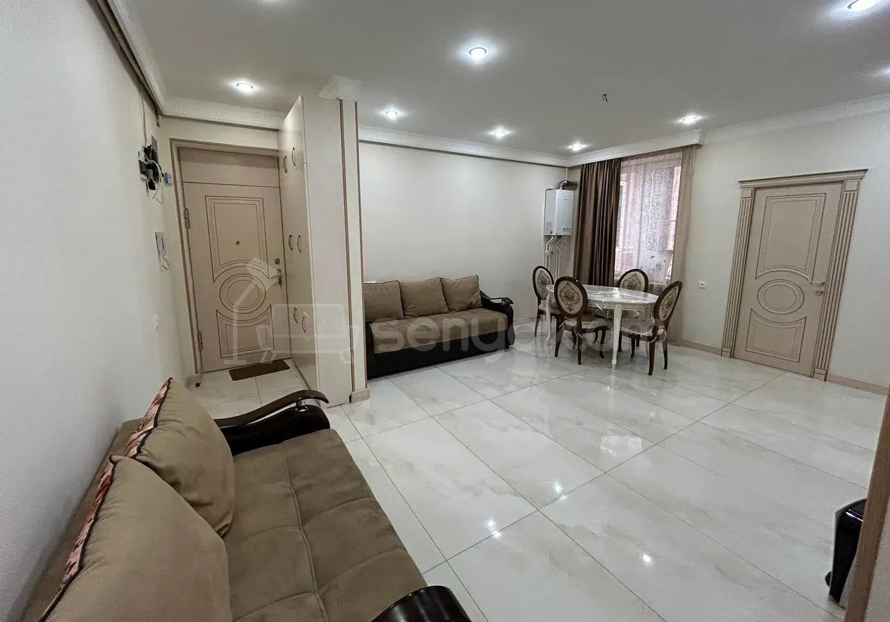 3 Սենյականոց Բնակարան Քարե Շենքում, 72քմ, 5/6 հարկ, Կապիտալ Վերանորոգված