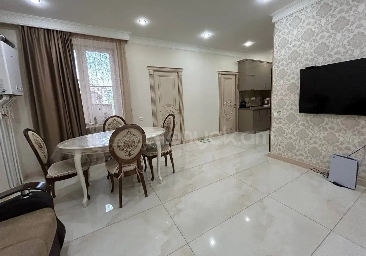 3 Սենյականոց Բնակարան Քարե Շենքում, 72քմ, 5/6 հարկ, Կապիտալ Վերանորոգված