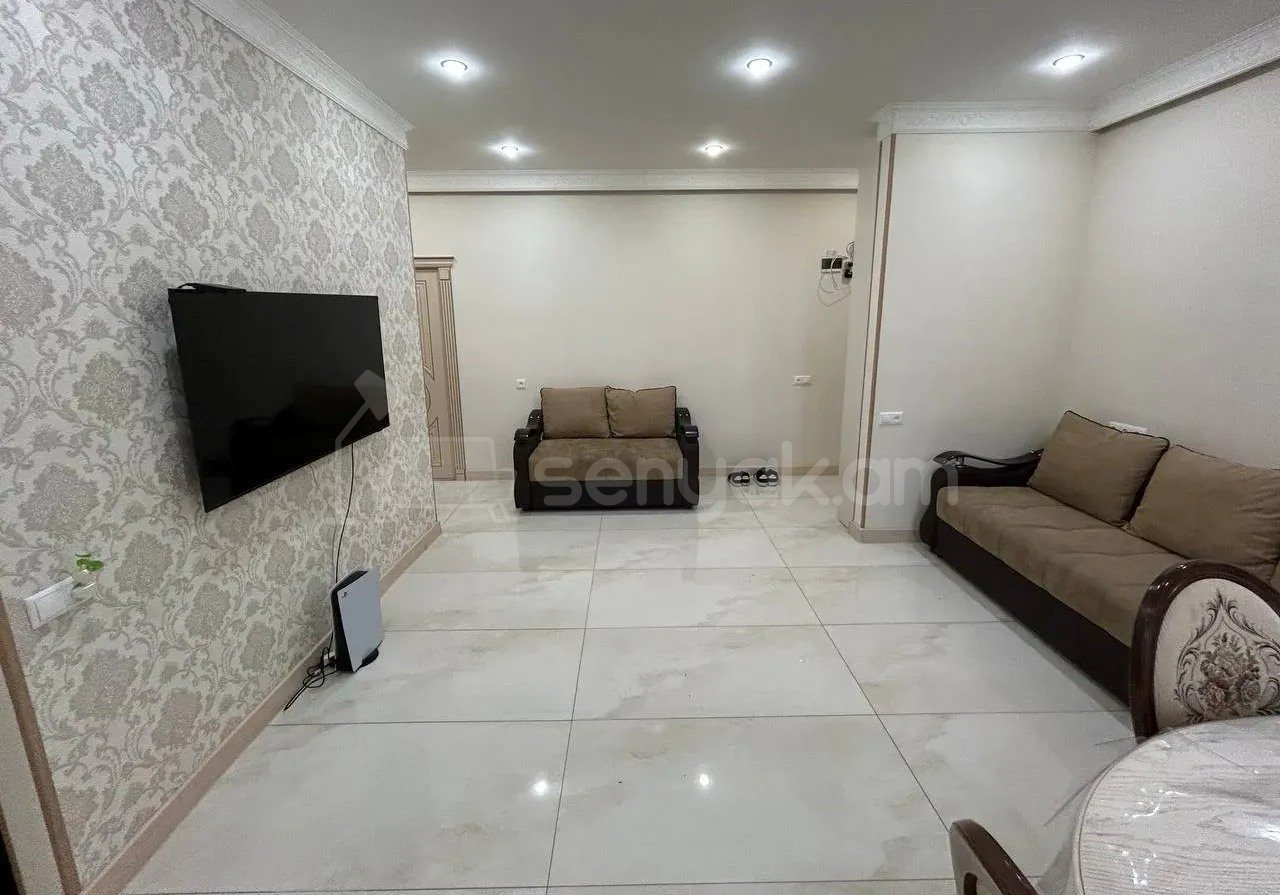 3 Սենյականոց Բնակարան Քարե Շենքում, 72քմ, 5/6 հարկ, Կապիտալ Վերանորոգված