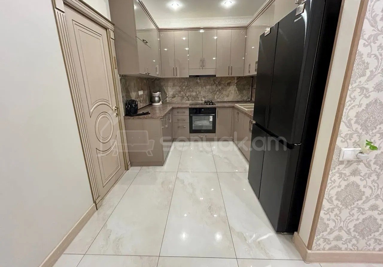 3 Սենյականոց Բնակարան Քարե Շենքում, 72քմ, 5/6 հարկ, Կապիտալ Վերանորոգված