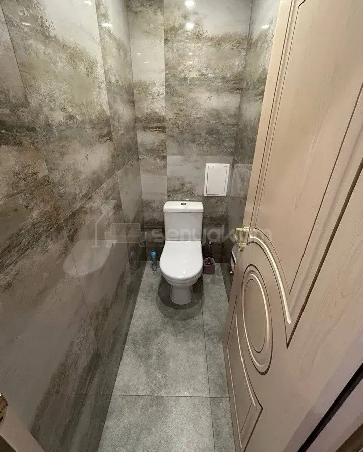 3 Սենյականոց Բնակարան Քարե Շենքում, 72քմ, 5/6 հարկ, Կապիտալ Վերանորոգված