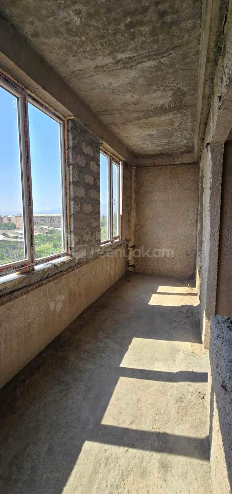 3 Սենյականոց Բնակարան Քարե Շենքում, 78քմ, 5/5 հարկ, Զրոյական Վիճակում