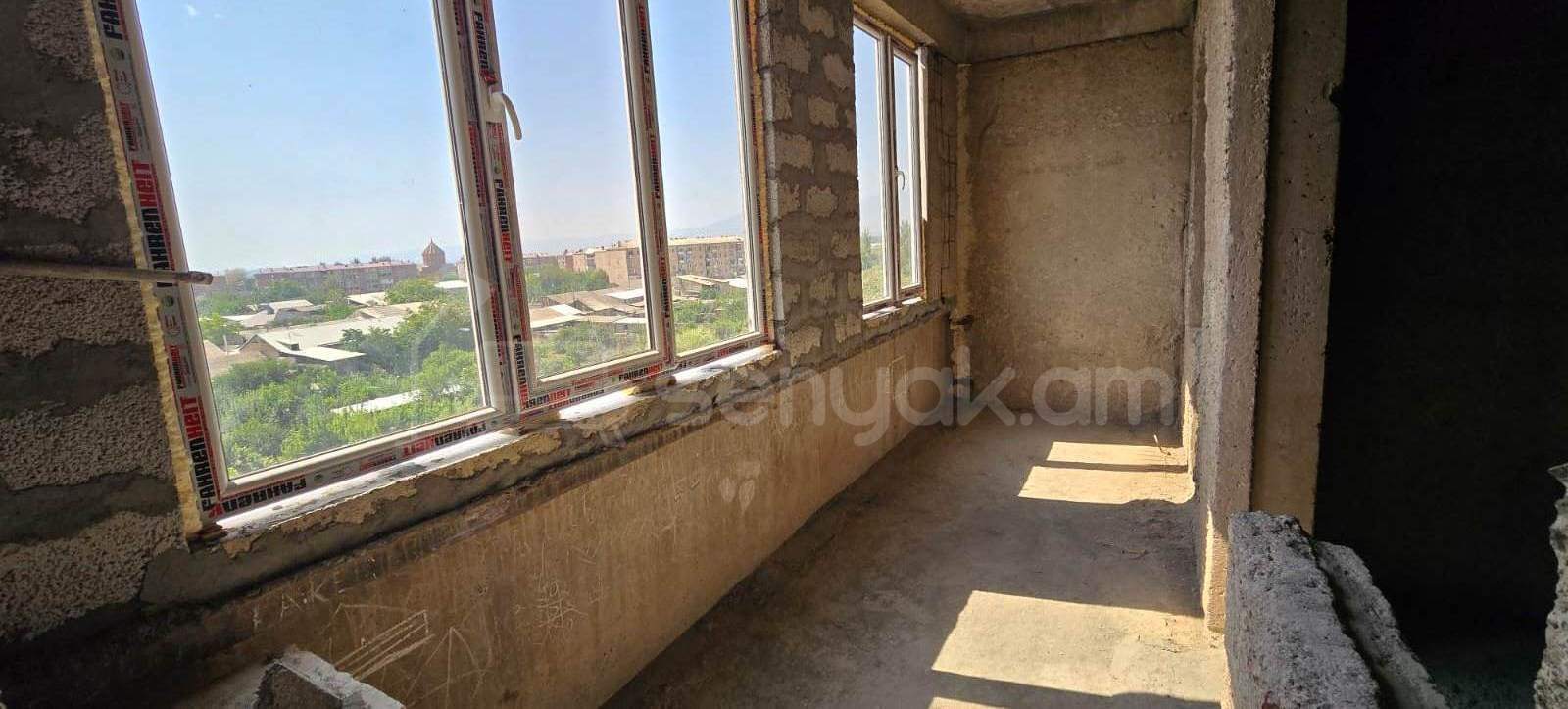 3 Սենյականոց Բնակարան Քարե Շենքում, 78քմ, 5/5 հարկ, Զրոյական Վիճակում