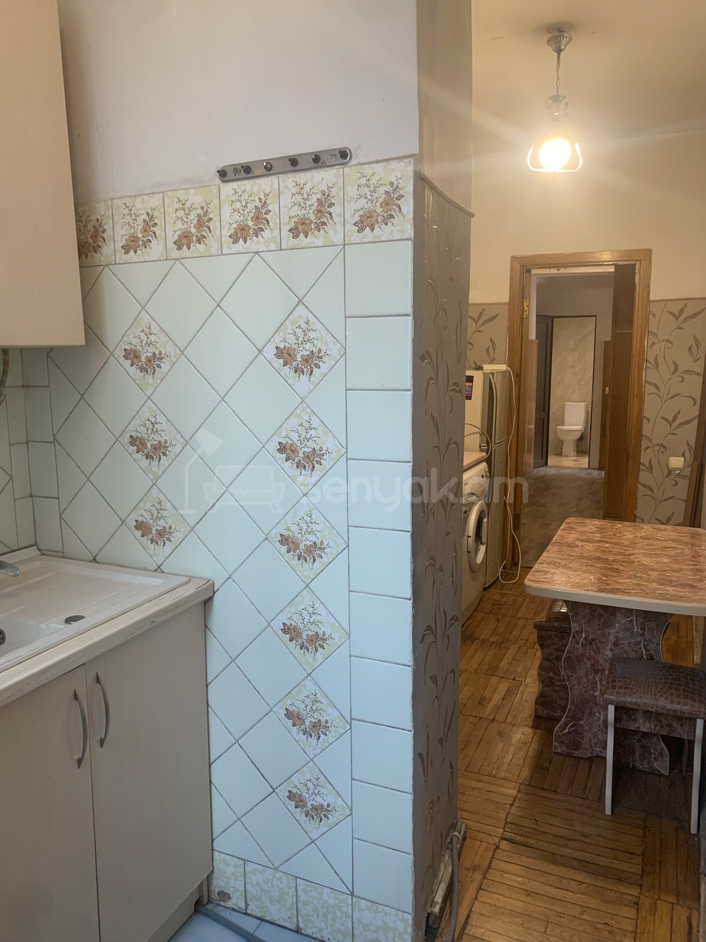 3 Սենյականոց Բնակարան Քարե Շենքում, 65քմ, 1/5 հարկ, Նորմալ Վիճակում, Կահավորված